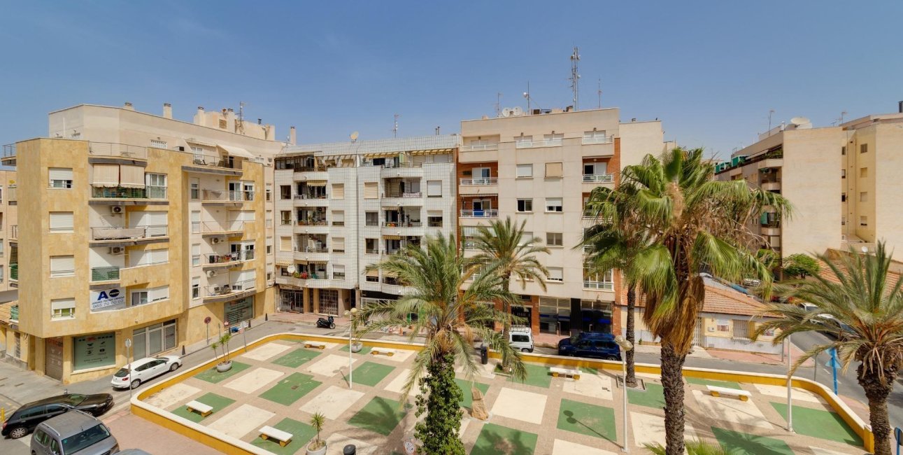 Resale - Apartment / flat -
Torrevieja - Centro