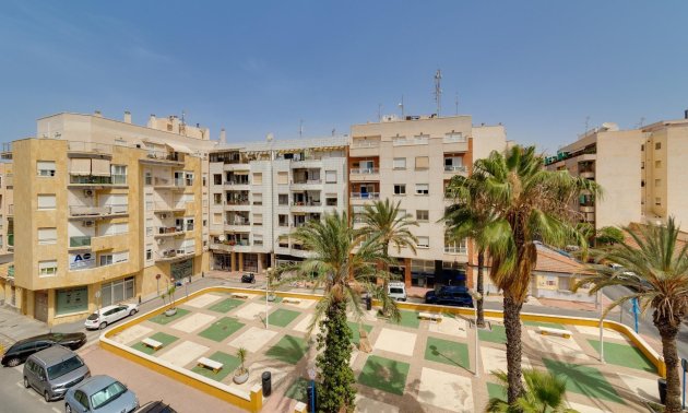 Resale - Apartment / flat -
Torrevieja - Centro