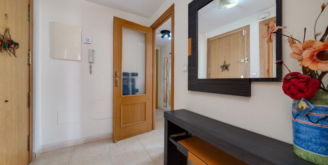 Resale - Apartment / flat -
Torrevieja - Centro