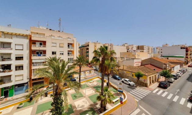 Resale - Apartment / flat -
Torrevieja - Centro