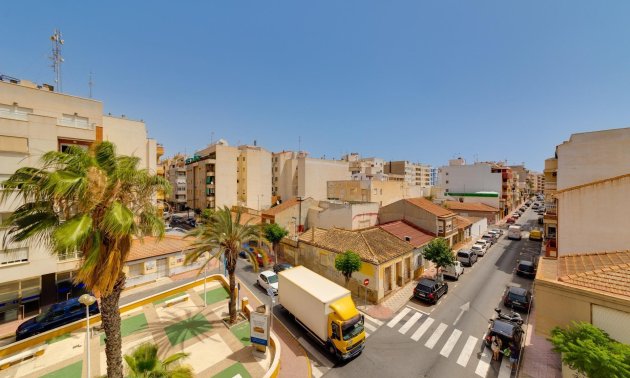 Resale - Apartment / flat -
Torrevieja - Centro