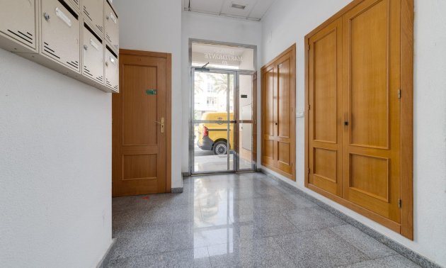 Resale - Apartment / flat -
Torrevieja - Centro