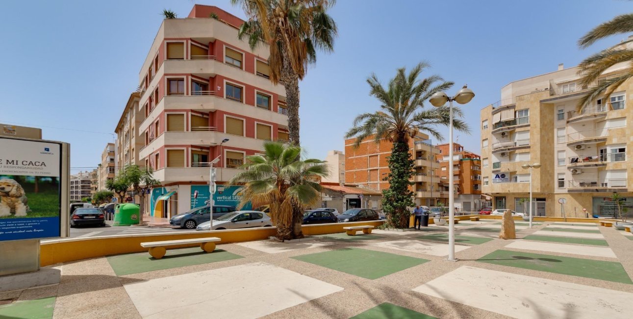 Resale - Apartment / flat -
Torrevieja - Centro