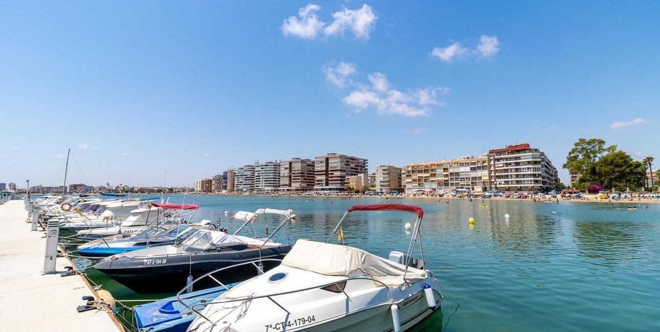 Resale - Apartment / flat -
Torrevieja - Centro