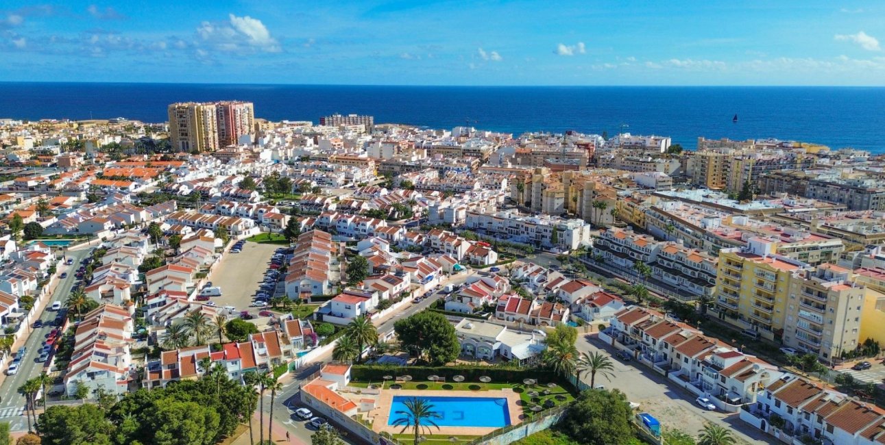 Reventa - Adosado -
Torrevieja - Calas blanca