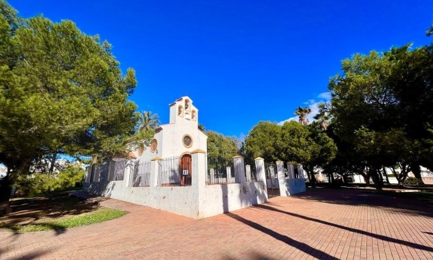 Reventa - Adosado -
Torrevieja - Calas blanca