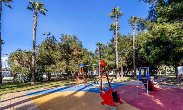 Reventa - Adosado -
Torrevieja - Calas blanca