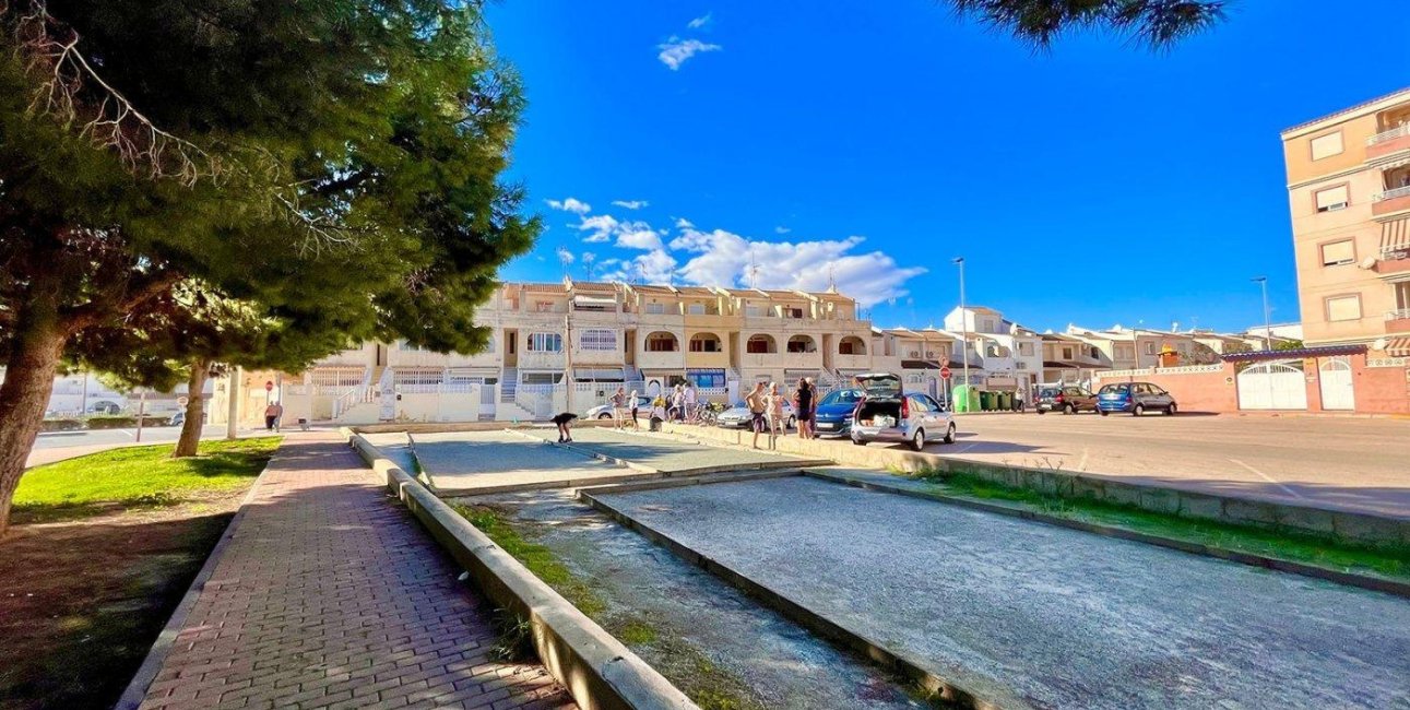 Reventa - Adosado -
Torrevieja - Calas blanca