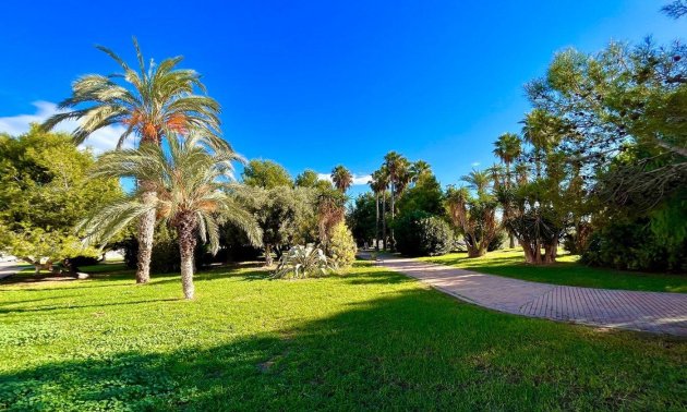 Reventa - Adosado -
Torrevieja - Calas blanca