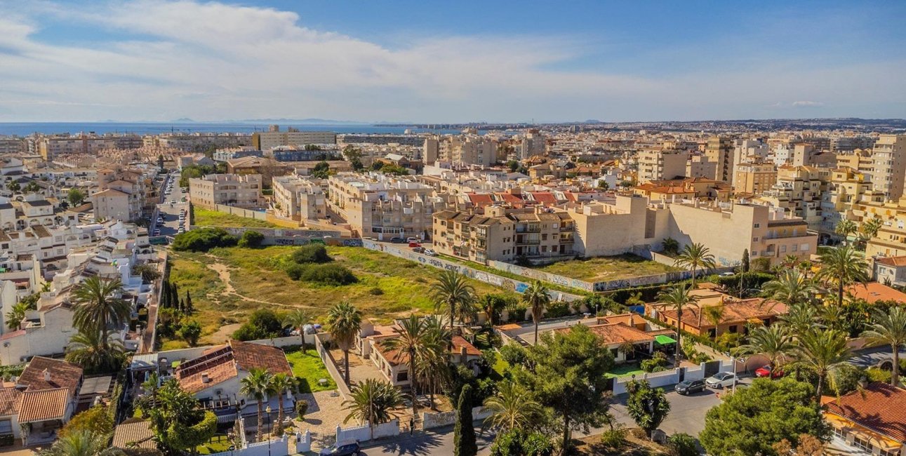 Reventa - Adosado -
Torrevieja - Calas blanca