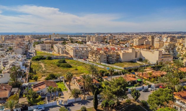 Reventa - Adosado -
Torrevieja - Calas blanca