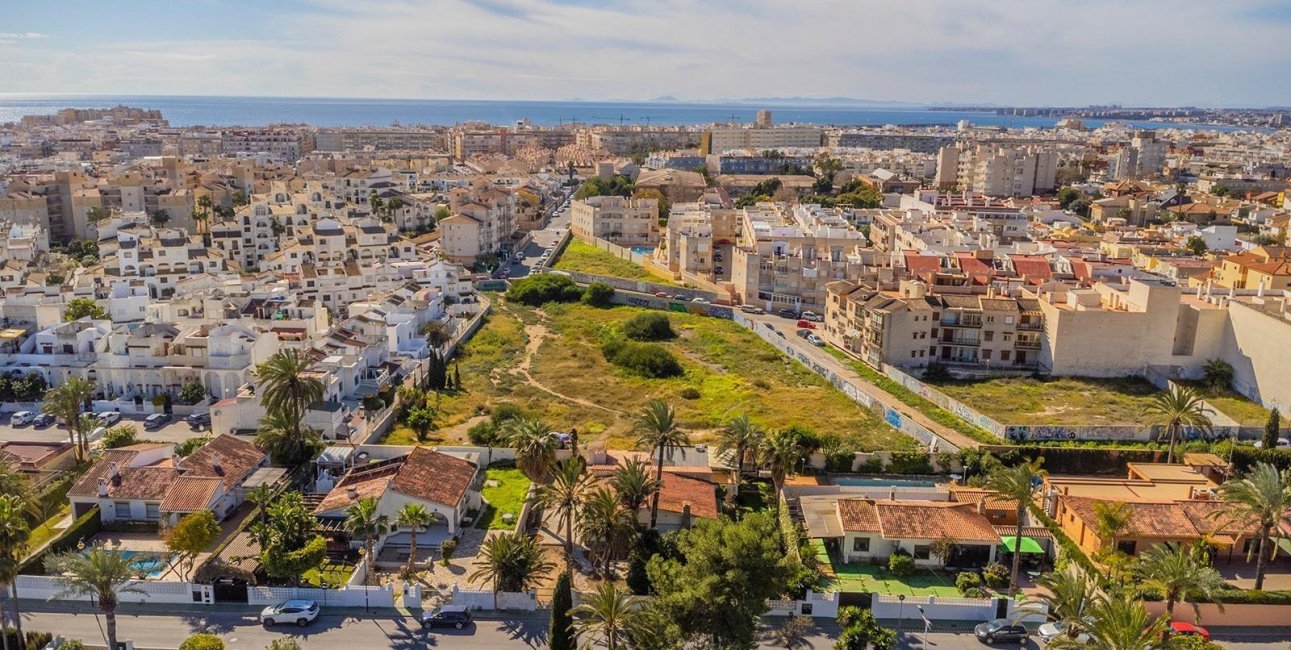 Reventa - Adosado -
Torrevieja - Calas blanca