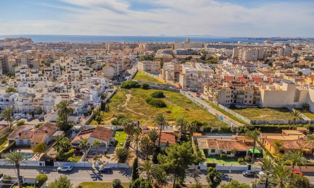 Reventa - Adosado -
Torrevieja - Calas blanca