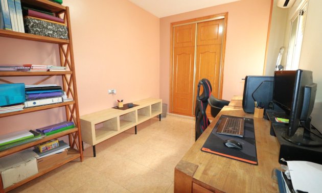 Resale - Apartment / flat -
Torrevieja - Centro