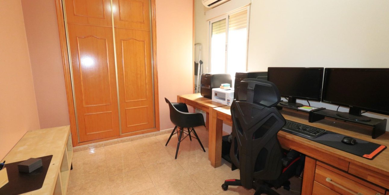 Resale - Apartment / flat -
Torrevieja - Centro