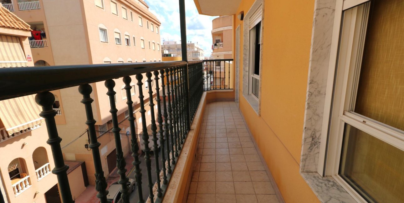 Resale - Apartment / flat -
Torrevieja - Centro