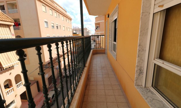 Resale - Apartment / flat -
Torrevieja - Centro