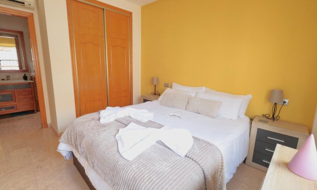 Resale - Apartment / flat -
Torrevieja - Centro