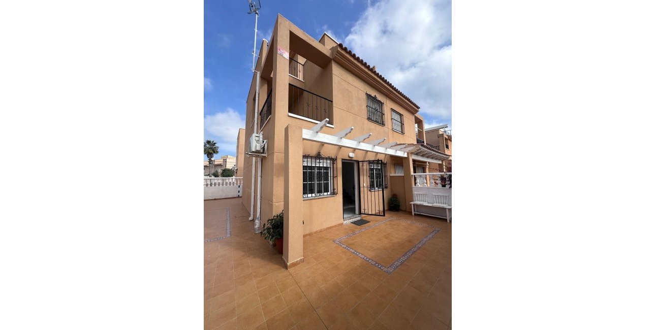 Resale - Villa -
Torrevieja - Los Frutales