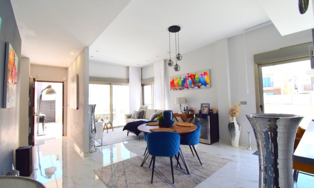 Resale - Villa -
Orihuela Costa - Villamartin