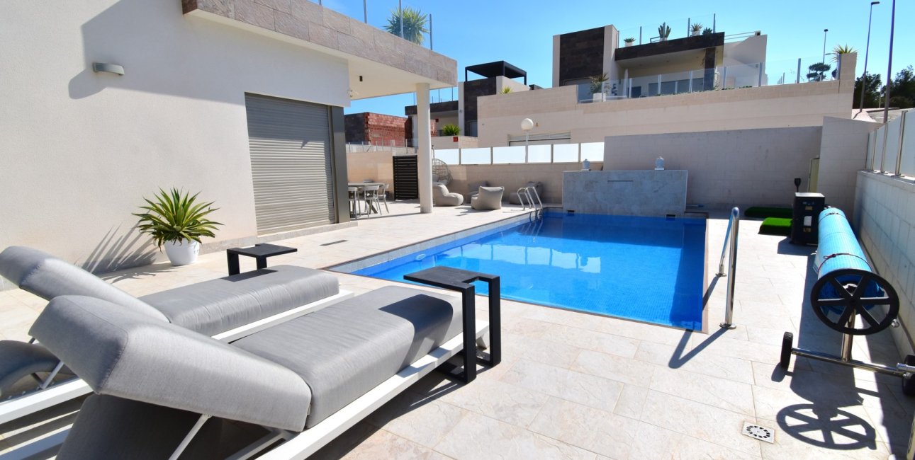 Resale - Villa -
Orihuela Costa - Villamartin