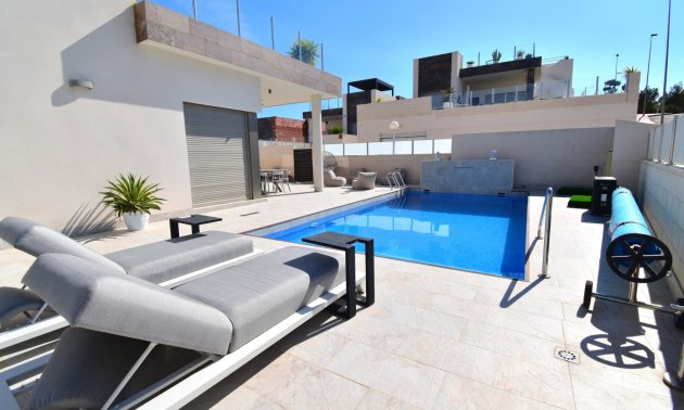 Resale - Villa -
Orihuela Costa - Villamartin