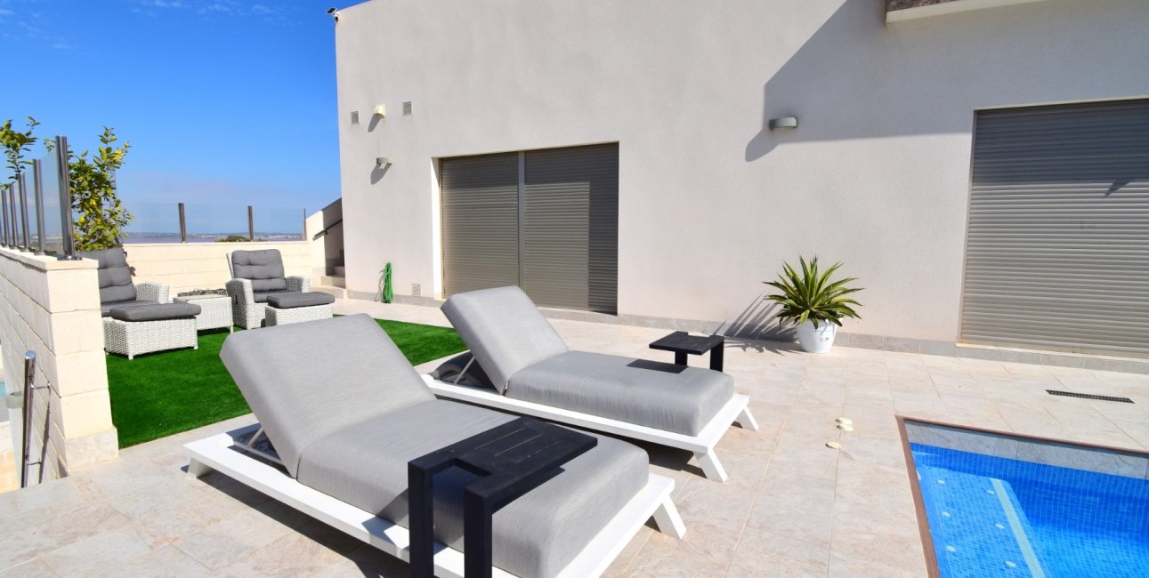 Resale - Villa -
Orihuela Costa - Villamartin