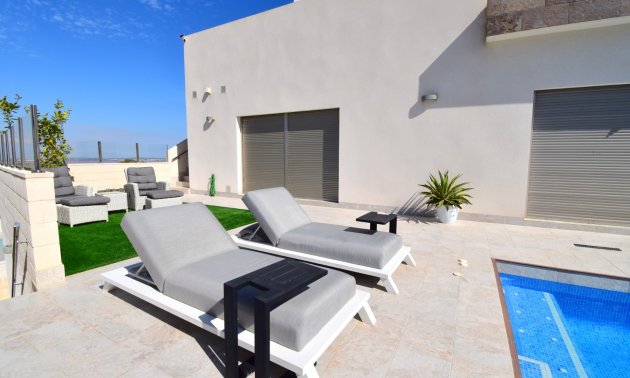 Resale - Villa -
Orihuela Costa - Villamartin