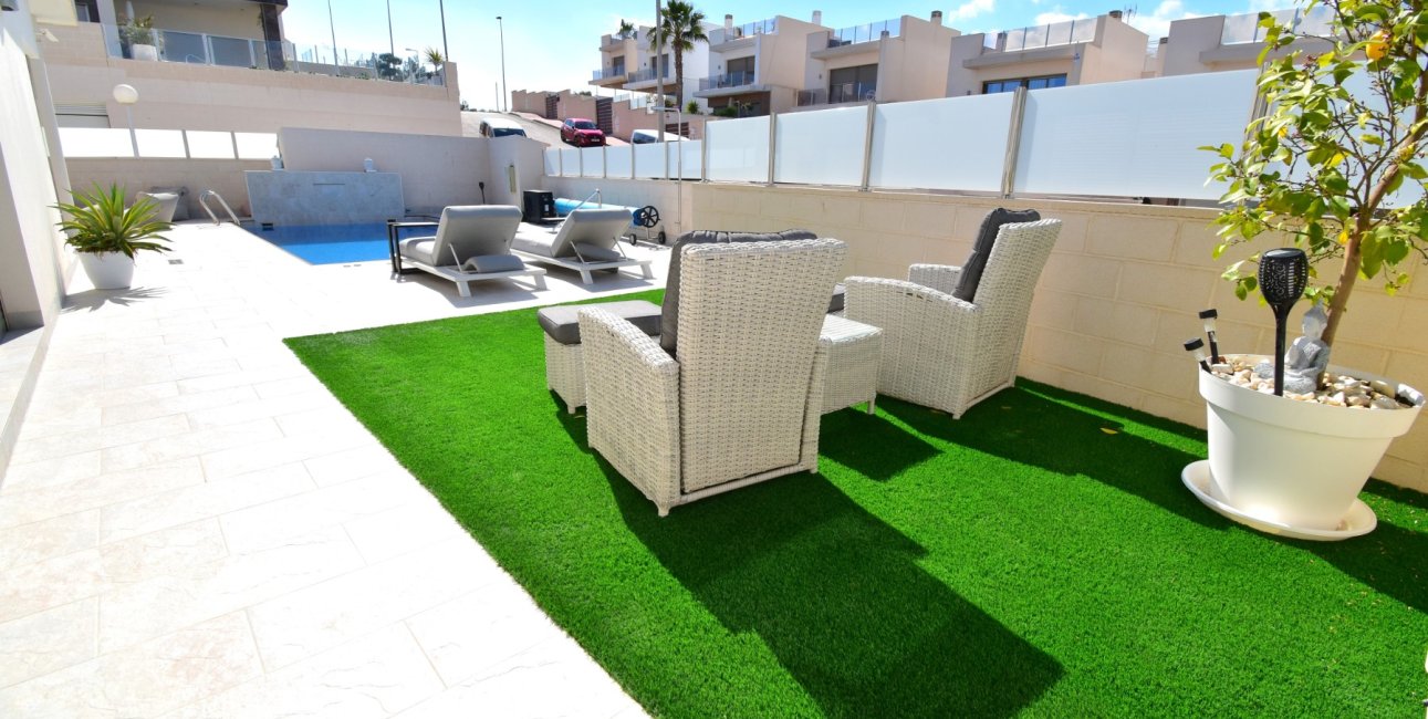 Resale - Villa -
Orihuela Costa - Villamartin