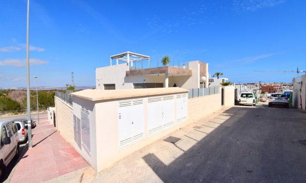 Resale - Villa -
Orihuela Costa - Villamartin