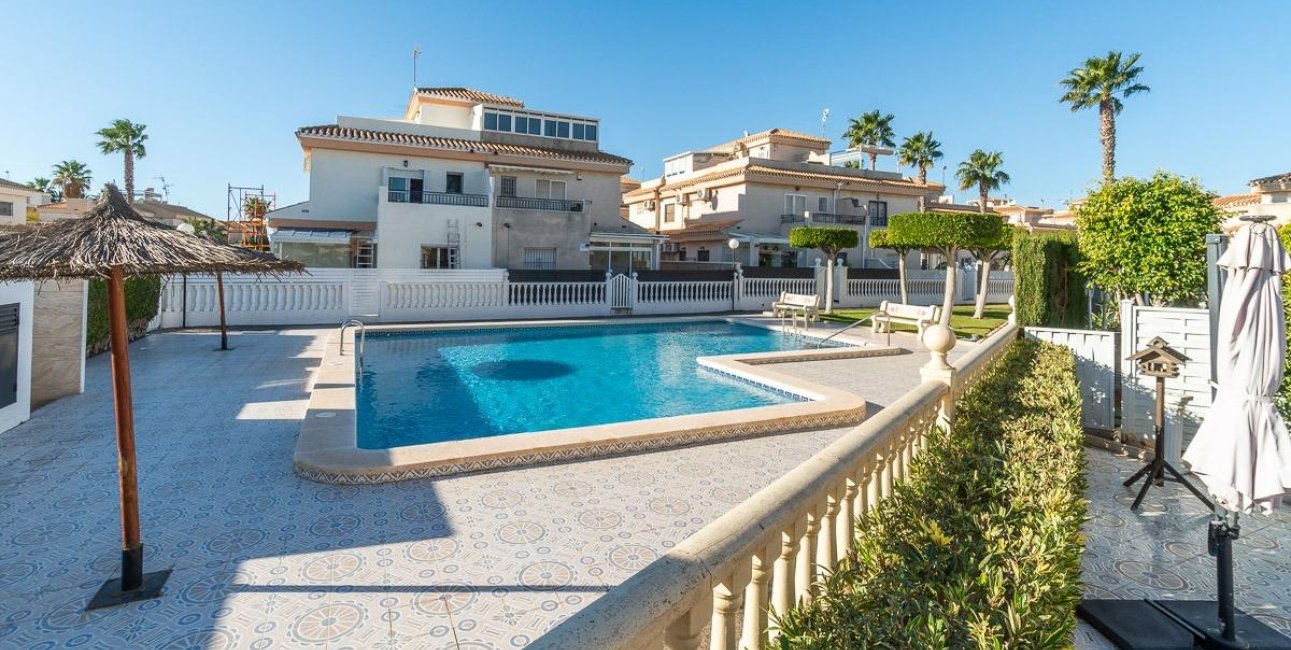 Reventa - Villa -
Orihuela Costa - Playa Flamenca