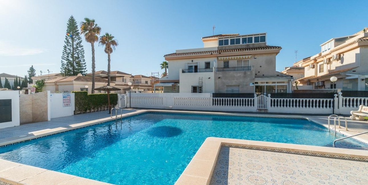 Reventa - Villa -
Orihuela Costa - Playa Flamenca