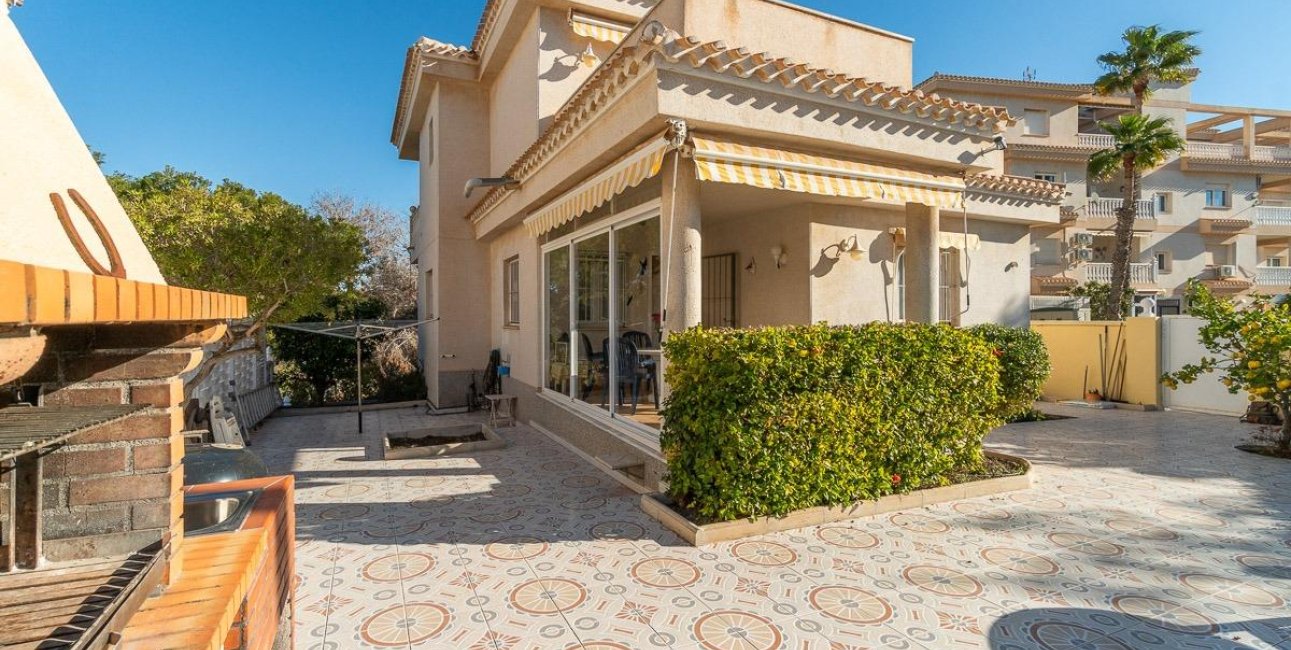 Reventa - Villa -
Orihuela Costa - Playa Flamenca