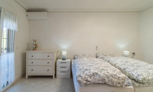 Reventa - Villa -
Orihuela Costa - Playa Flamenca