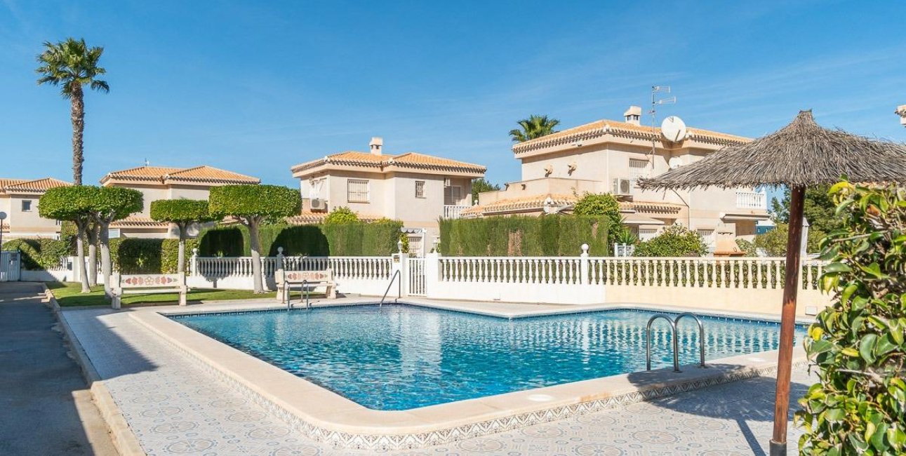 Reventa - Villa -
Orihuela Costa - Playa Flamenca