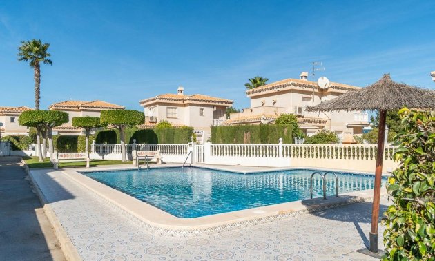 Reventa - Villa -
Orihuela Costa - Playa Flamenca