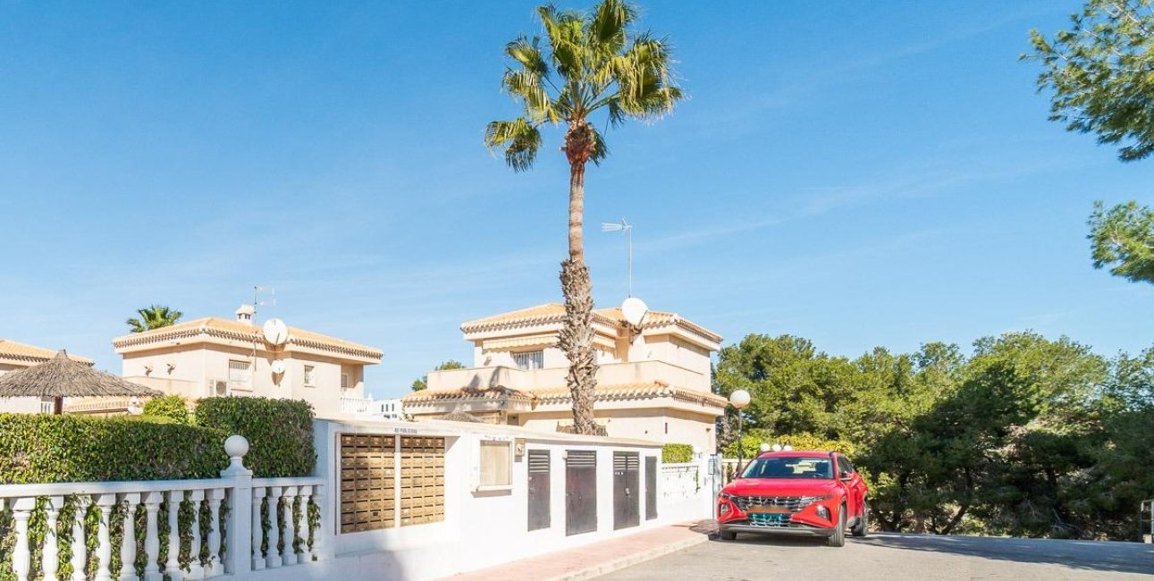 Reventa - Villa -
Orihuela Costa - Playa Flamenca