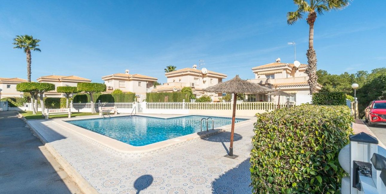 Reventa - Villa -
Orihuela Costa - Playa Flamenca