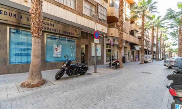 Resale - Apartment / flat -
Torrevieja - Centro