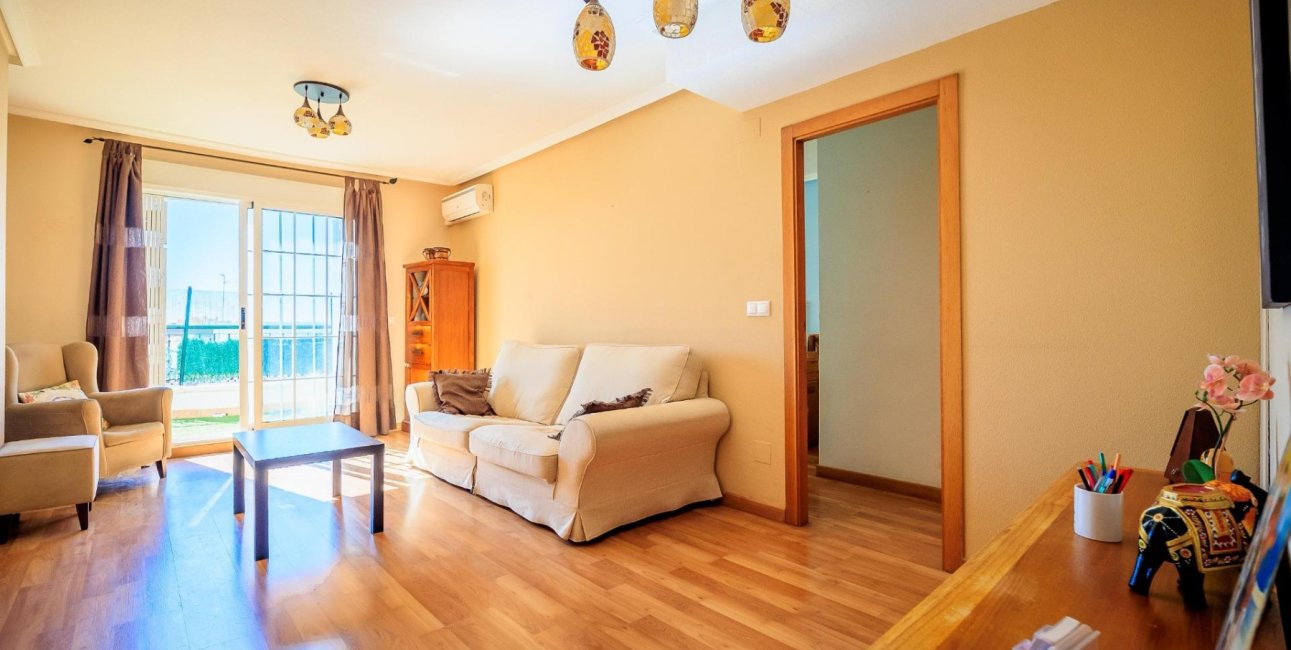 Resale - Apartment / flat -
Torrevieja - Centro