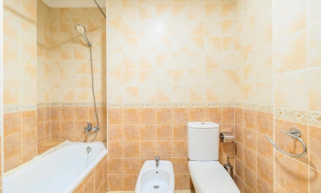 Resale - Apartment / flat -
Torrevieja - Centro