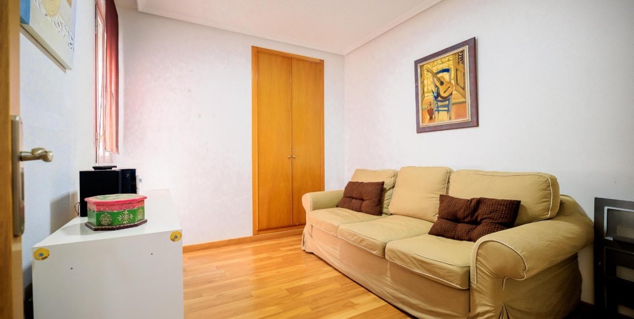 Resale - Apartment / flat -
Torrevieja - Centro