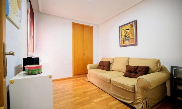 Resale - Apartment / flat -
Torrevieja - Centro