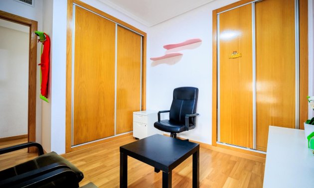 Resale - Apartment / flat -
Torrevieja - Centro