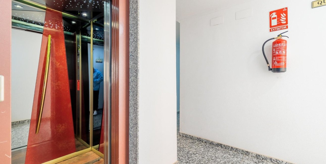 Resale - Apartment / flat -
Torrevieja - Centro