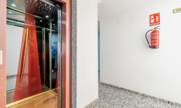 Resale - Apartment / flat -
Torrevieja - Centro