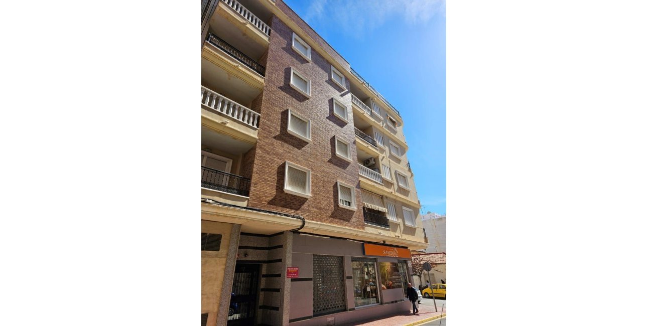 Resale - Apartment / flat -
Torrevieja - Centro