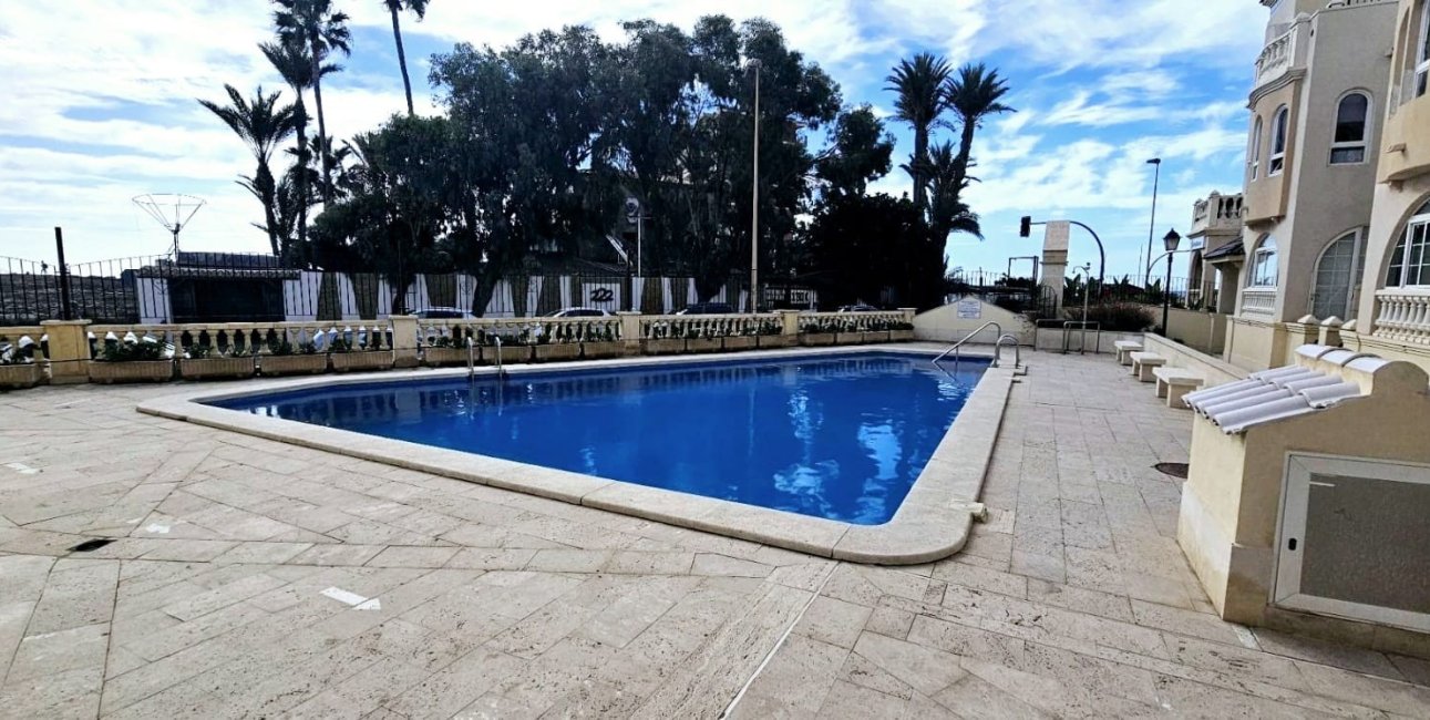 Resale - Apartment / flat -
Torrevieja - Playa de los Locos