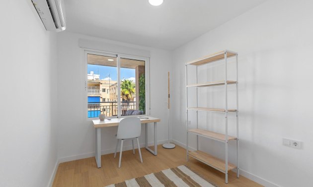 Reventa - Apartamento / piso -
Torrevieja - Playa de los Naufragos