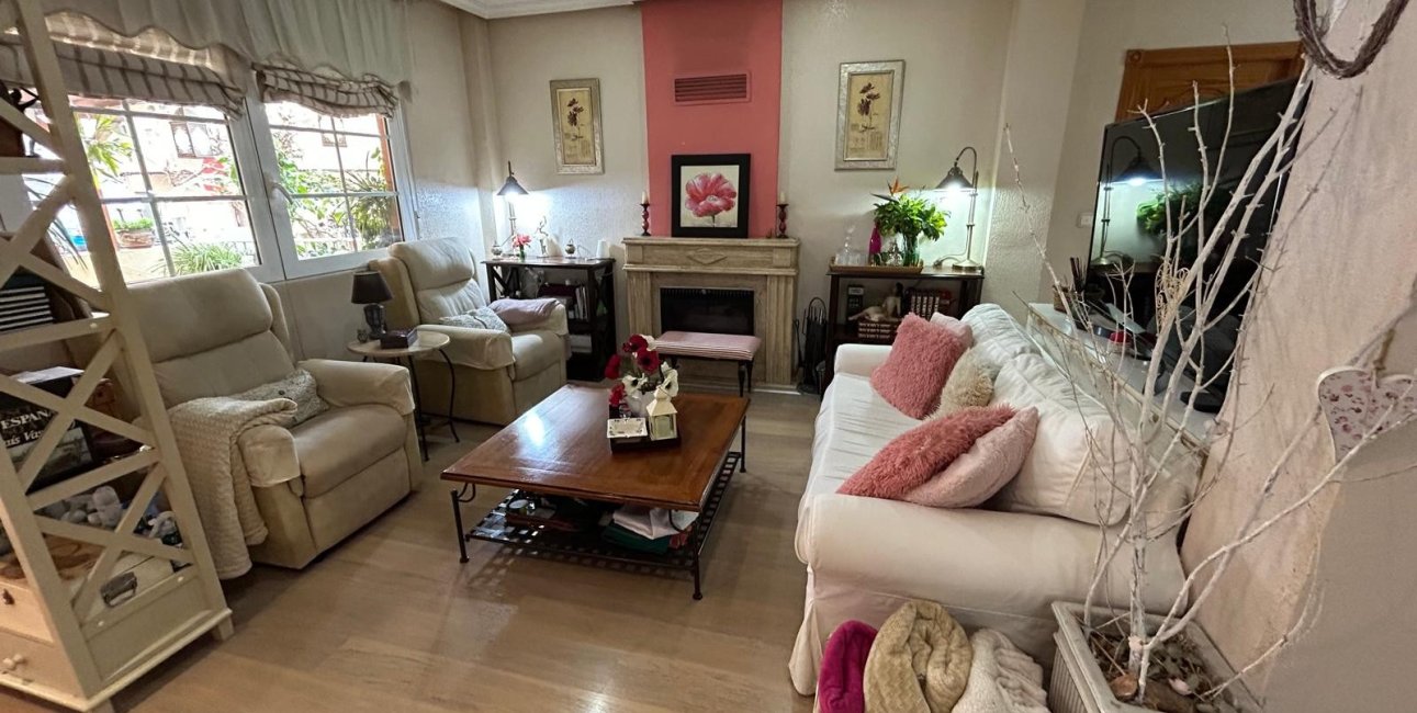 Rynek wtórny - Willa -
Montesinos - Los Montesinos